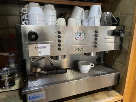 Machine à café GAGGIA avec tasses									