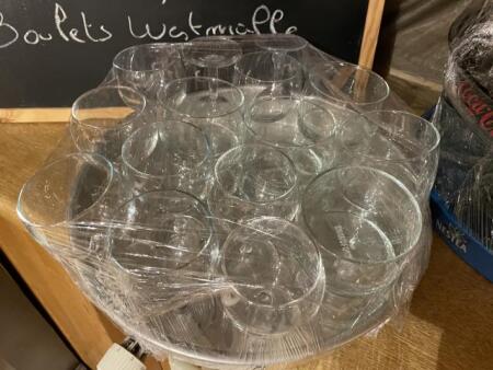 Lot de verres + plateaux 