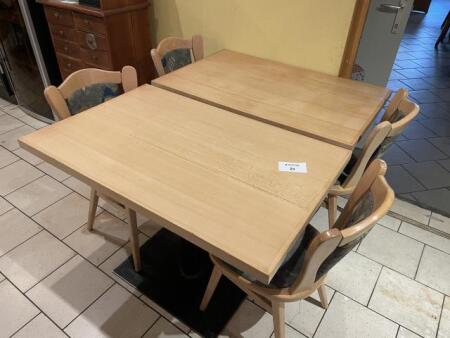 Lot de tables et chaises