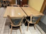 Lot de tables et chaises