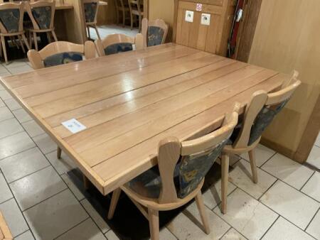Lot d'une table et 4 chaises