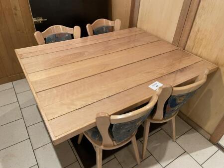 Lot d'une table et 4 chaises