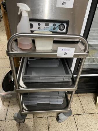 Desserte en inox à roulettes