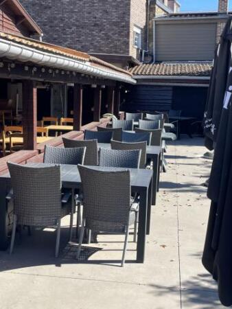  Lot de tables de terrasse avec chaises