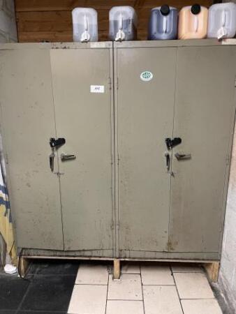  Lot de 2 armoires en métal