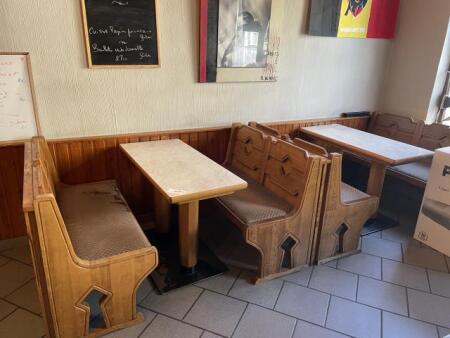 Lot de banquettes et tables