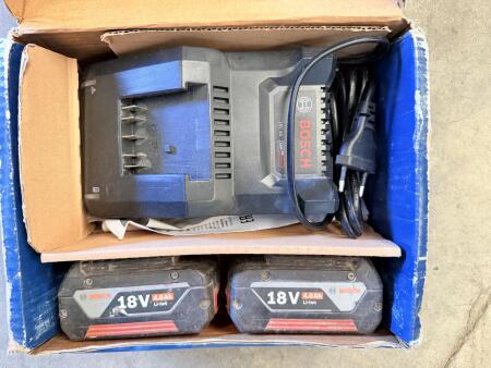 Ensemble Bosch Professional 18 V comprenant un chargeur et deux batteries, présenté dans sa boîte.