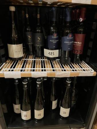 Lot de 27 bouteilles de vin 									