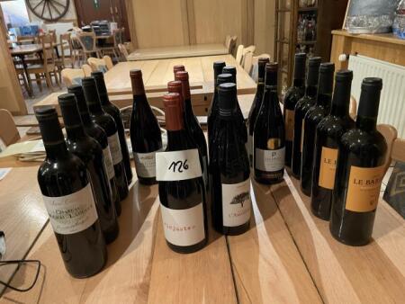 Lot de 16 bouteilles de vin 									