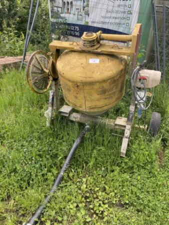Bétonnière à tracter	