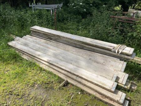 Lot de bois divers pour la construction