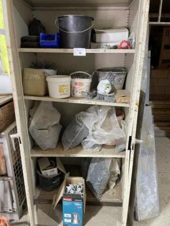 Contenu de l'armoire 								