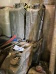 Lot de jerrycans en métal + bidons									