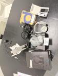 Lot de casques et d'un GSM