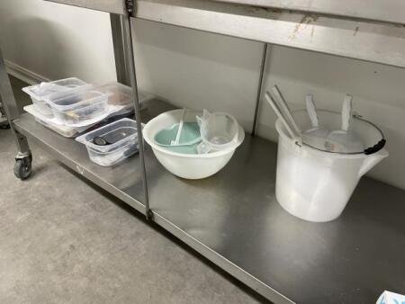 Lot d'accessoires de cuisine divers