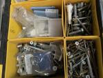 Valise de rangement avec contenu (visses)