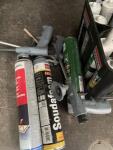 Varia de tubes de silicones et produits divers, entamés ou non