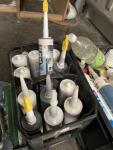Varia de tubes de silicones et produits divers, entamés ou non
