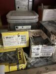 Lot de visseries diverses. Boîtes entamées