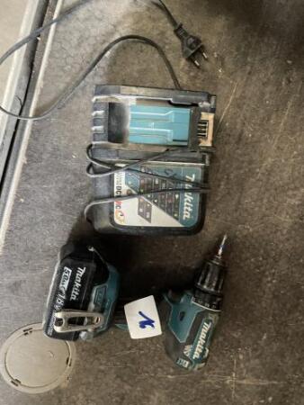 Visseuse MAKITA avec chargeur et batterie (déchargée)
