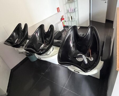 Lot de trois bacs de lavage professionnels pour salon de coiffure 