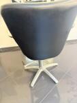 Lot de 2 fauteuils de coiffure hydrauliques noirs de coiffure professionnel